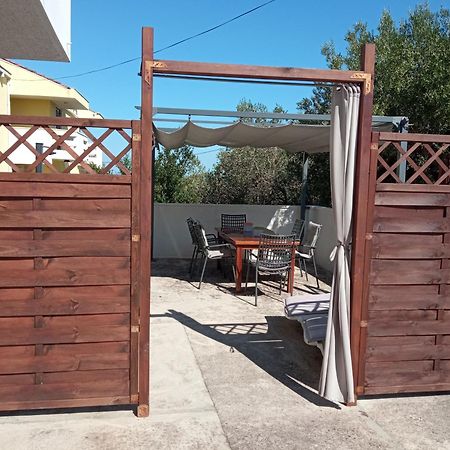 Apartman Carpe Diem Sutomiscica Exteriör bild