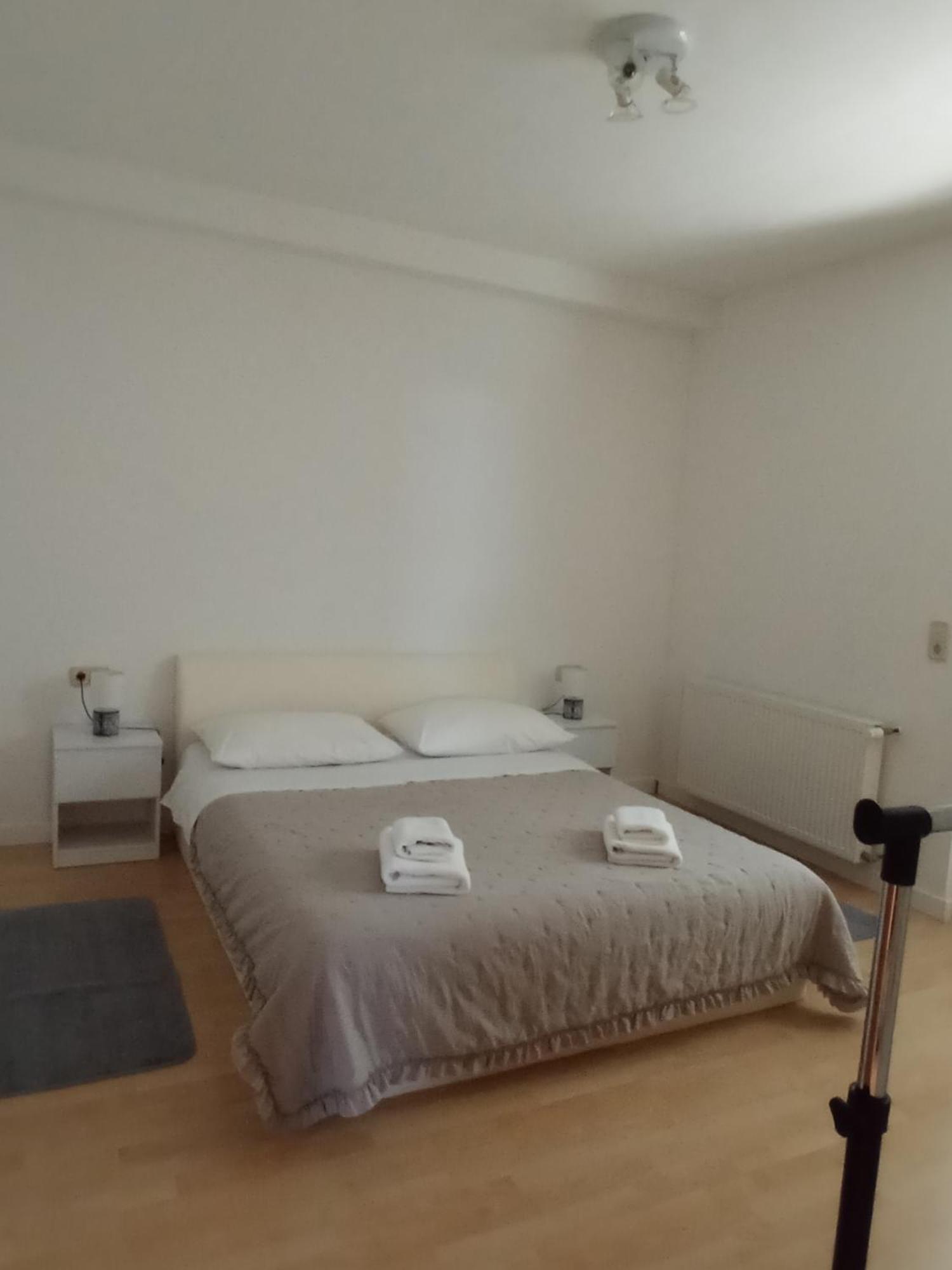 Apartman Carpe Diem Sutomiscica Exteriör bild