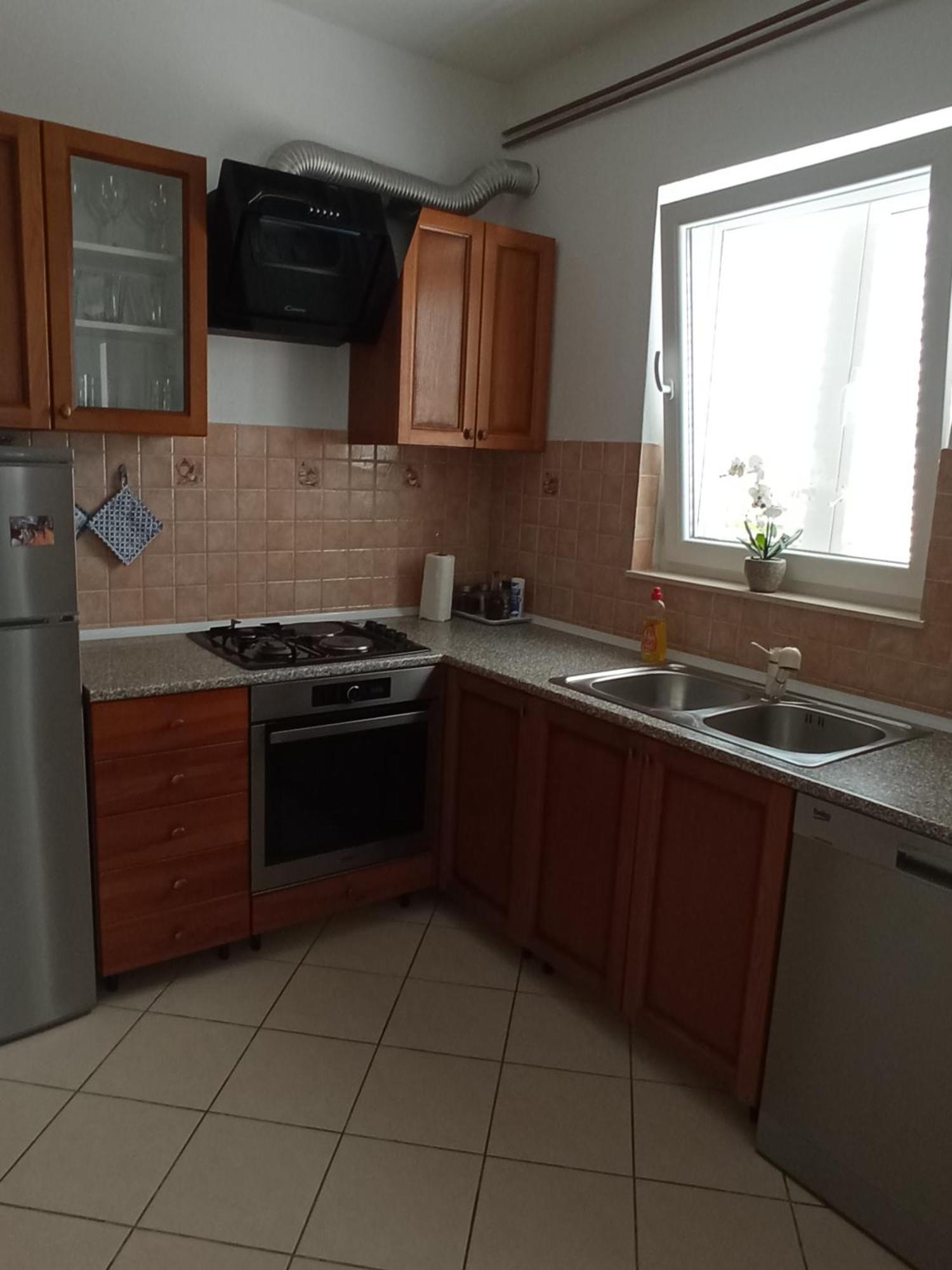 Apartman Carpe Diem Sutomiscica Exteriör bild