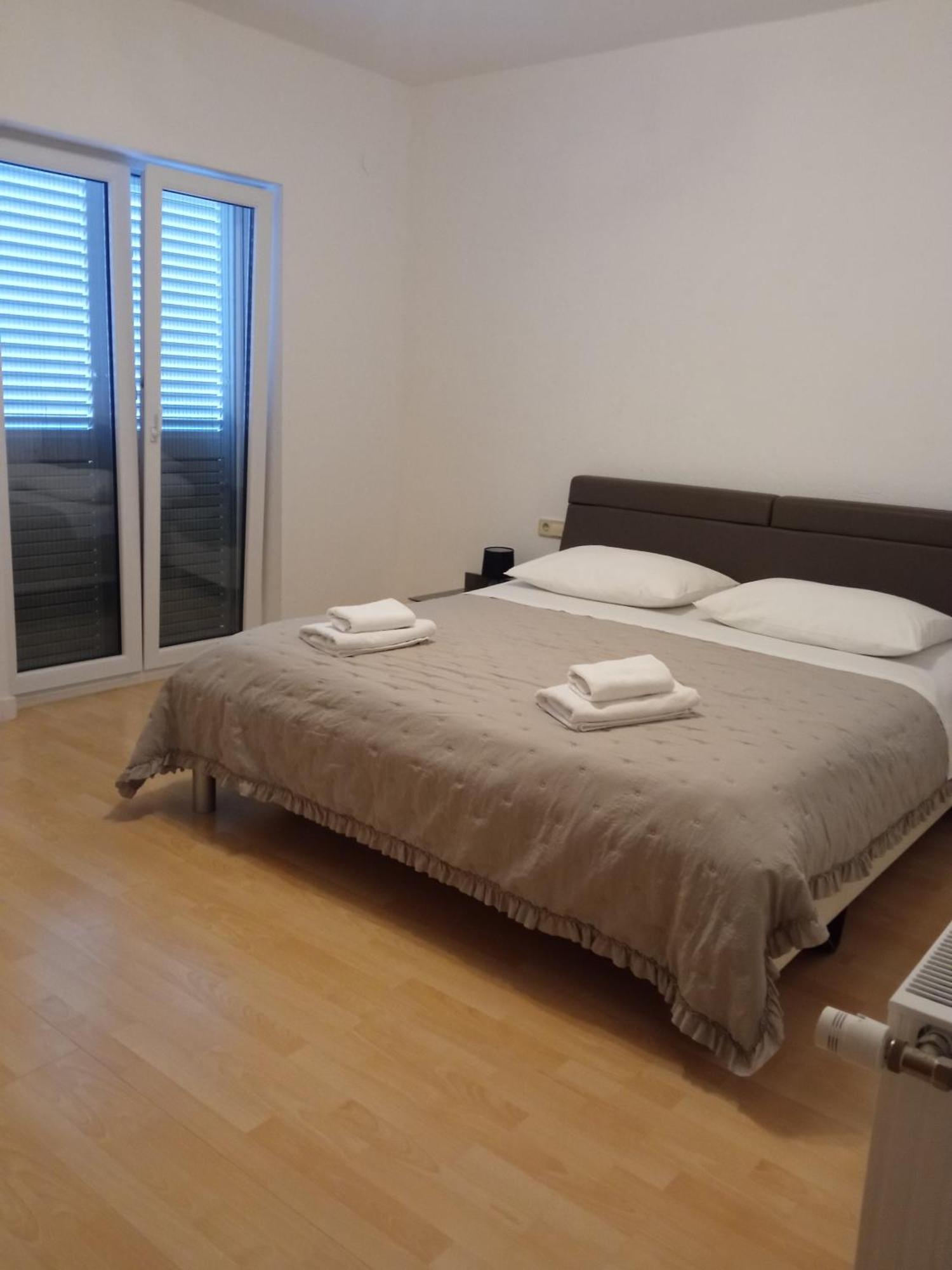 Apartman Carpe Diem Sutomiscica Exteriör bild